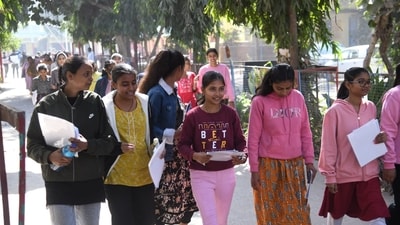 Students outside D.A.V high school danapur in Patna after appearing in BSEB 12th exam.&nbsp; (Santosh Kumar )