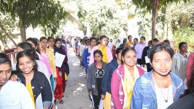Students standing at queue before appearing in the Class 12 (intermediate) exam of the Bihar School Examination Board (BSEB) at D.A.V high school danapur in Patna&nbsp; (Santosh Kumar )
