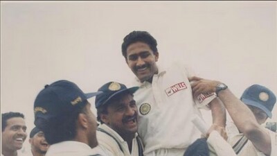 Anil Kumble (c) lifted by teammates after picking 10 wickets in an innings (HT Photo) Anil Kumble (c) lifted by teammates after picking 10 wickets in an innings (HT Photo)