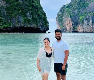 Priyanka Chellani and Gaurang Singh met while waiting for the same train from Lucknow to Delhi. Priyanka Chellani and Gaurang Singh met while waiting for the same train from Lucknow to Delhi.