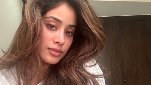 Janhvi Kapoor begins her day with facial steaming.