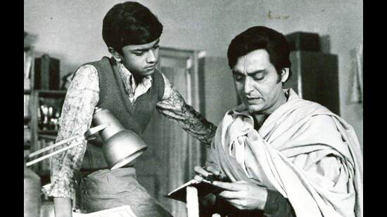 A scene from Sonar Kella (Film still)