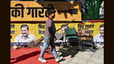A worker outside the AAP office on Saturday. (Vipin Kumar/HT Photo) A worker outside the AAP office on Saturday. (Vipin Kumar/HT Photo)