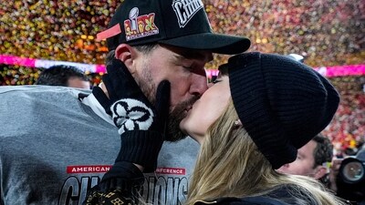 Following the Chiefs' 32-29 victory over the Bills, Taylor Swift and Travis Kelce hosted a celebration at a rooftop bar. (AP Photo/Ashley Landis) (AP) Following the Chiefs' 32-29 victory over the Bills, Taylor Swift and Travis Kelce hosted a celebration at a rooftop bar. (AP Photo/Ashley Landis) (AP)
