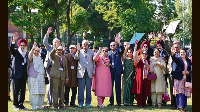 Alumnus of the 1971 batch at Punjab Engineering College made sure to recreate their class picture, reliving memories from decades ago. (Ravi Kumar/HT) Alumnus of the 1971 batch at Punjab Engineering College made sure to recreate their class picture, reliving memories from decades ago. (Ravi Kumar/HT)
