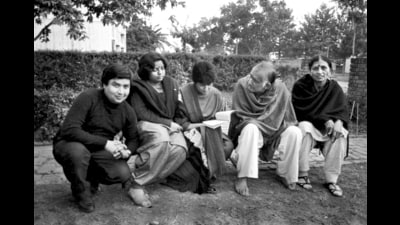 The sunshine days at the home of poet Kumar Vikal and Sudarshana Devi on the Panjab University Campus with visiting friends. (Vijay Ozo) The sunshine days at the home of poet Kumar Vikal and Sudarshana Devi on the Panjab University Campus with visiting friends. (Vijay Ozo)