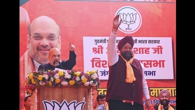Union home minister Amit Shah during an election rally with Tarvinder Singh Marwah at Bhagwan Nagar Market in Jangpura in Delhi on February 3. (Vipin Kumar/HT Photo) Union home minister Amit Shah during an election rally with Tarvinder Singh Marwah at Bhagwan Nagar Market in Jangpura in Delhi on February 3. (Vipin Kumar/HT Photo)