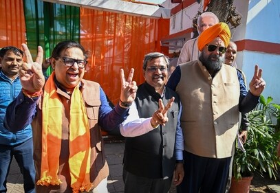 BJP leader Harish Khurana (extreme left) after attending a meeting of all BJP candidates before counting of votes at BJP headquarters, Pant Marg in New Delhi. (Sanchit Khanna/ Hindustan Times) BJP leader Harish Khurana (extreme left) after attending a meeting of all BJP candidates before counting of votes at BJP headquarters, Pant Marg in New Delhi. (Sanchit Khanna/ Hindustan Times)