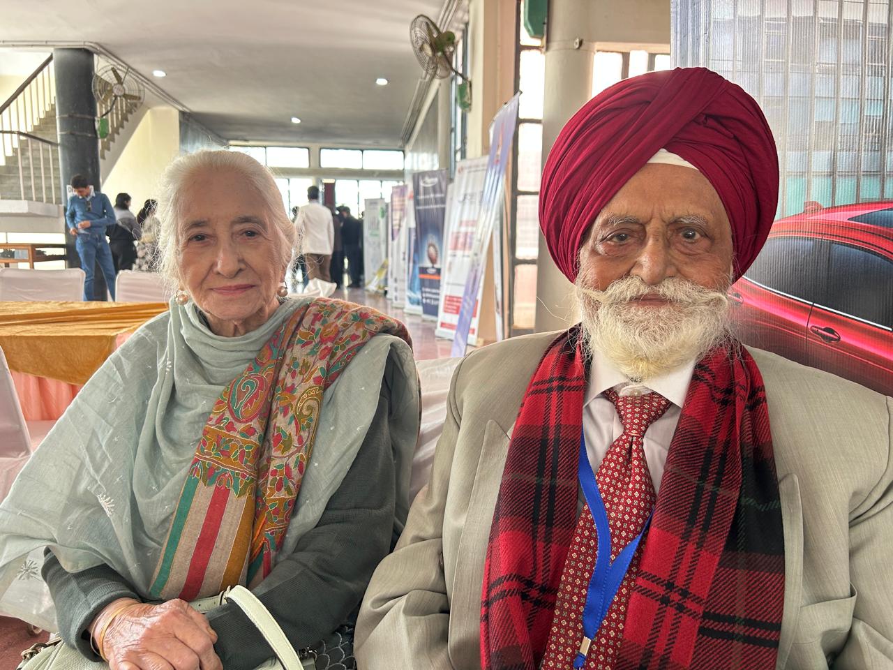 HS Bedi, a 1955 civil engineering graduate, showed his wife around his cherished college. (HT) HS Bedi, a 1955 civil engineering graduate, showed his wife around his cherished college. (HT)
