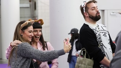 Hadley Cooper, left, and Amanda Gabriele take a selfie while watching the Masters Agility Championship Finals during the 149th Westminster Kennel Club Dog show. (AP Photo/Heather Khalifa) Hadley Cooper, left, and Amanda Gabriele take a selfie while watching the Masters Agility Championship Finals during the 149th Westminster Kennel Club Dog show. (AP Photo/Heather Khalifa)