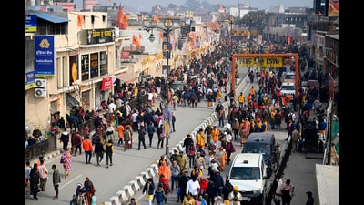 Ayodhya, India January 23, 2024:::Devotees can see movning on the both side of Ram Path going for Ram Lalla Darshan in Ayodhya, Uttar Pradesh India on Tuesday, January 23, 2024. (Photo by Deepak Gupta/Hindustan Times) Ayodhya, India January 23, 2024:::Devotees can see movning on the both side of Ram Path going for Ram Lalla Darshan in Ayodhya, Uttar Pradesh India on Tuesday, January 23, 2024. (Photo by Deepak Gupta/Hindustan Times)
