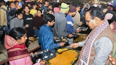 Rajasthan Chief Minister Bhajanlal Sharma distributes 'prasad' to devotees during the ongoing 'MahaKumbh', at the Rajasthan Mandapam in Prayagraj on Saturday. (ANI) Rajasthan Chief Minister Bhajanlal Sharma distributes 'prasad' to devotees during the ongoing 'MahaKumbh', at the Rajasthan Mandapam in Prayagraj on Saturday. (ANI)