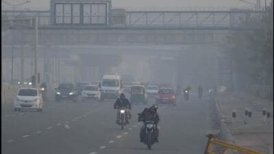New Delhi, India - Jan. 20, 2025: A view of fog engulfed at NH24, during morning hours in New Delhi, India, on Monday, January 20, 2025. (Photo by RAJ K RAJ / Hindustan Times) (RAJ K RAJ /HT PHOTO) New Delhi, India - Jan. 20, 2025: A view of fog engulfed at NH24, during morning hours in New Delhi, India, on Monday, January 20, 2025. (Photo by RAJ K RAJ / Hindustan Times) (RAJ K RAJ /HT PHOTO)