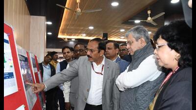 Railway minister praised the redevelopment model of Gorakhpur railway station (Sourced) Railway minister praised the redevelopment model of Gorakhpur railway station (Sourced)