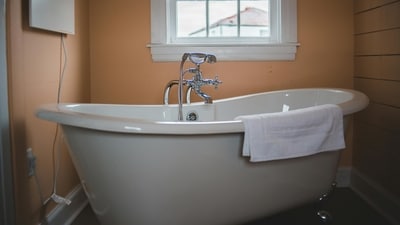 A doctor skipped showers for 5 years, finding daily washing disrupts skin microbiome more than it helps. (Representational image/Pexels) A doctor skipped showers for 5 years, finding daily washing disrupts skin microbiome more than it helps. (Representational image/Pexels)