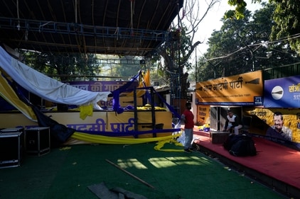 Laborers dismantle stage of Aam Aadmi Party (AAP) outside their office put for watching election results for Delhi state election in New Delhi,India, Saturday, Feb. 8, 2025. (AP Photo/Manish Swarup) (AP) (HT_PRINT)