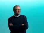  Bill Gates admits working 80-hour weeks at Microsoft for years without feeling secure.