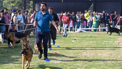Pet parents left no stone unturned to ensure their doggo wins the competition they had enrolled it in. (Photo: Sunil Ghosh/HT) Pet parents left no stone unturned to ensure their doggo wins the competition they had enrolled it in. (Photo: Sunil Ghosh/HT)