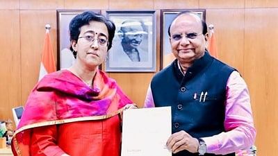 New Delhi, Feb 09 (ANI): Delhi Chief Minister Atishi tenders her resignation as CM to Lieutenant Governor VK Saxena, at Raj Niwas in New Delhi on Sunday. (ANI) New Delhi, Feb 09 (ANI): Delhi Chief Minister Atishi tenders her resignation as CM to Lieutenant Governor VK Saxena, at Raj Niwas in New Delhi on Sunday. (ANI)