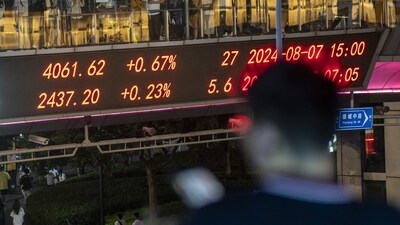 Sensex and Nifty continued to bleed for the fourth consecutive session on Monday (Bloomberg) Sensex and Nifty continued to bleed for the fourth consecutive session on Monday (Bloomberg)