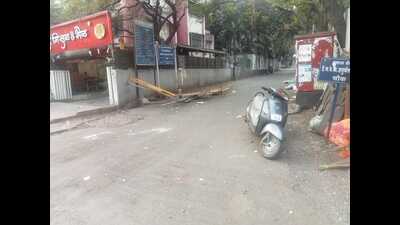 Commuters have been facing serious traffic issues and the policemen have taken so much pains to decongest the area. (HT PHOTO) Commuters have been facing serious traffic issues and the policemen have taken so much pains to decongest the area. (HT PHOTO)
