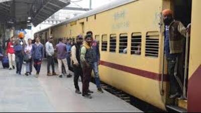 In total, the railway has planned to operate 13,450 trains throughout the fair, including 10,028 regular services and over 3,400 special trains. (Sourced)