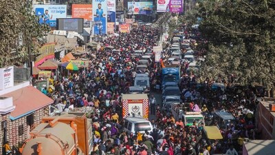 Prayagraj: Vehicles stuck in a jam due to traffic restrictions during the ongoing Mahakumbh Mela 2025, in Prayagraj, Sunday, Feb. 9, 2025. (PTI) Prayagraj: Vehicles stuck in a jam due to traffic restrictions during the ongoing Mahakumbh Mela 2025, in Prayagraj, Sunday, Feb. 9, 2025. (PTI)