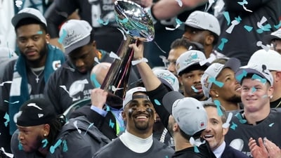 Head coach Nick Sirianni of the Philadelphia Eagles lifts the Vince Lombardi Trophy with the team. (Getty Images via AFP) Head coach Nick Sirianni of the Philadelphia Eagles lifts the Vince Lombardi Trophy with the team. (Getty Images via AFP)