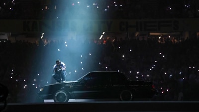 Lamar performed a string of his classics while toying with his audience who had one major question: would he perform "Not Like Us," the searing diss track that served as the knockout blow in his eyebrow-raising rap battle with Drake? (Getty Images via AFP) Lamar performed a string of his classics while toying with his audience who had one major question: would he perform "Not Like Us," the searing diss track that served as the knockout blow in his eyebrow-raising rap battle with Drake? (Getty Images via AFP)