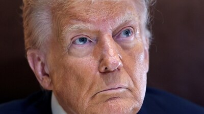 FILE PHOTO: U.S. President Donald Trump looks up while speaking to reporters from his office aboard Air Force One en route to New Orleans to attend the Super Bowl, February 9,  2025. REUTERS/Kevin Lamarque/File Photo (REUTERS)