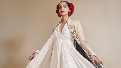 Recently, Sonam Kapoor gave a tribute to late fashion designer Rohit Bal while walking the ramp at the Blenders Pride X FDCI Fashion Tour 2025. Recently, Sonam Kapoor gave a tribute to late fashion designer Rohit Bal while walking the ramp at the Blenders Pride X FDCI Fashion Tour 2025.