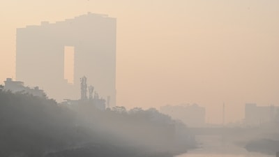 Exposure to air pollution and extreme temperatures during pregnancy could increase risk of a delay in delivery (Photo by Sunil Ghosh / Hindustan Times) Exposure to air pollution and extreme temperatures during pregnancy could increase risk of a delay in delivery (Photo by Sunil Ghosh / Hindustan Times)