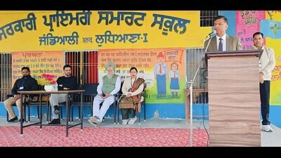 Deputy district education officer (Elementary) Manoj Kumar addressing the members at SMC meeting at Government Primary School, Jandiali, in Ludhiana on Tuesday. (HT Photo) Deputy district education officer (Elementary) Manoj Kumar addressing the members at SMC meeting at Government Primary School, Jandiali, in Ludhiana on Tuesday. (HT Photo)
