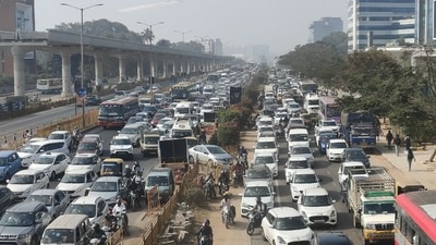 Massive traffic chokes north Bengaluru amid Aero India 2025 (X/BengaluruPost) Massive traffic chokes north Bengaluru amid Aero India 2025 (X/BengaluruPost)
