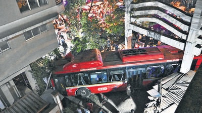 Mumbai, India. December 9, 2024: Three dead, 20 injured as a BEST bus collided with several vehicles in the Kurla area of Mumbai. (Photo by Raju Shinde/HT Photo) (Hindustan Times) Mumbai, India. December 9, 2024: Three dead, 20 injured as a BEST bus collided with several vehicles in the Kurla area of Mumbai. (Photo by Raju Shinde/HT Photo) (Hindustan Times)