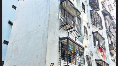 Mumbai, India. Feb 11, 2025: A 64-year-old woman named Rekha Khonde was found murdered in a flat located in the Kanchan building in Bandra. Mumbai, India. Fbe 11, 2025. (Photo by Raju Shinde/HT Photo) (Hindustan Times) Mumbai, India. Feb 11, 2025: A 64-year-old woman named Rekha Khonde was found murdered in a flat located in the Kanchan building in Bandra. Mumbai, India. Fbe 11, 2025. (Photo by Raju Shinde/HT Photo) (Hindustan Times)