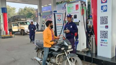 Petrol pump staff are finding themselves at the receiving end of customer ire for simply attempting to abide by the rule which forbids sale of fuel to helmet-less two-wheeler riders. (HT Photo) Petrol pump staff are finding themselves at the receiving end of customer ire for simply attempting to abide by the rule which forbids sale of fuel to helmet-less two-wheeler riders. (HT Photo)
