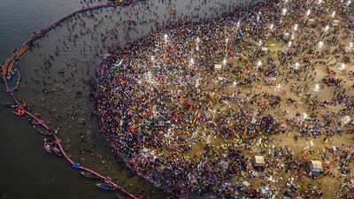 Rush of devotees at the Sangam on the eve of 'Magh Purnima', during the ongoing Mahakumbh Mela in Prayagraj. (PTI)