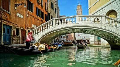 Venice Expands Tourist Tax: Will It Solve Overtourism or Drive Visitors Away? (Image by Pixabay) Venice Expands Tourist Tax: Will It Solve Overtourism or Drive Visitors Away? (Image by Pixabay)