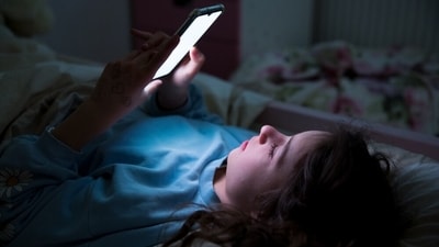 Parents who are looking to reduce screen time for their children, should watch their behavioural patterns around their children. (Shutterstock) Parents who are looking to reduce screen time for their children, should watch their behavioural patterns around their children. (Shutterstock)