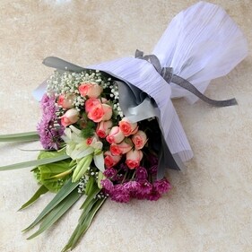 The filler blooms and greens add a visual depth after the first layer of focal flowers. (PC: FNP)