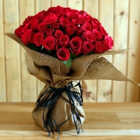 Organic wrapping materials make the bouquet look different and unique. (PC: FNP)