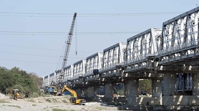 A view of the new Yamuna Bridge, in New Delhi on Wednesday. (Sanjeev Verma/HT PHOTO) A view of the new Yamuna Bridge, in New Delhi on Wednesday. (Sanjeev Verma/HT PHOTO)
