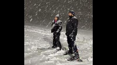 Night skiing, which had been happening on and off, has been started again this winter after five years in Gulmarg and is getting a good response. (HT Photo) Night skiing, which had been happening on and off, has been started again this winter after five years in Gulmarg and is getting a good response. (HT Photo)