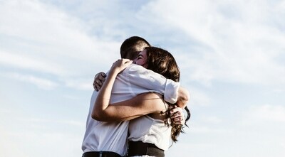 Hugs can work wonders for people who are feeling down (unsplash)