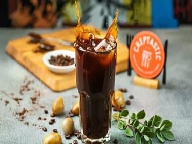 Avoid carbonated beverages: The caffeine in carbonated beverages or tea and coffee may aggravate symptoms of acid reflux and must be avoided. Avoid carbonated beverages: The caffeine in carbonated beverages or tea and coffee may aggravate symptoms of acid reflux and must be avoided.