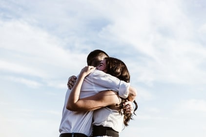 Hugs can work wonders for people who are feeling down (unsplash)