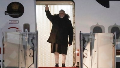  Prime Minister Narendra Modi walks down the stairs from his plane upon his arrival at Joint Base Andrews, Md. (AP) Prime Minister Narendra Modi walks down the stairs from his plane upon his arrival at Joint Base Andrews, Md. (AP)
