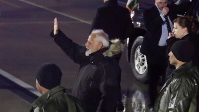 Prime Minister Narendra Modi waves to members of the Indian community upon his arrival at Joint Base Andrews, Md. in Washington DC. (AP) Prime Minister Narendra Modi waves to members of the Indian community upon his arrival at Joint Base Andrews, Md. in Washington DC. (AP)
