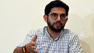After NCP (SP) chairman Sharad Pawar congratulated Maharashtra Deputy chairman Minister Eknath Shinde, Shiv Sena (UBT) leader Aditya Thackeray met Congress leader Rahul Gandhi amidst commotion in the opposition MVA. (Hindustan Times/Raju Shinde) After NCP (SP) chairman Sharad Pawar congratulated Maharashtra Deputy chairman Minister Eknath Shinde, Shiv Sena (UBT) leader Aditya Thackeray met Congress leader Rahul Gandhi amidst commotion in the opposition MVA. (Hindustan Times/Raju Shinde)